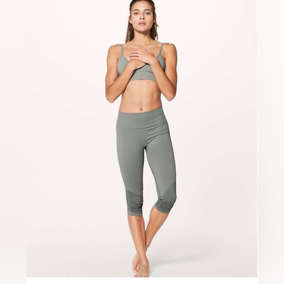 EUC Lululemon Awakening Crop - Sz 4 - Picture 4 of 6